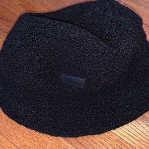 UGG BUCKET HAT